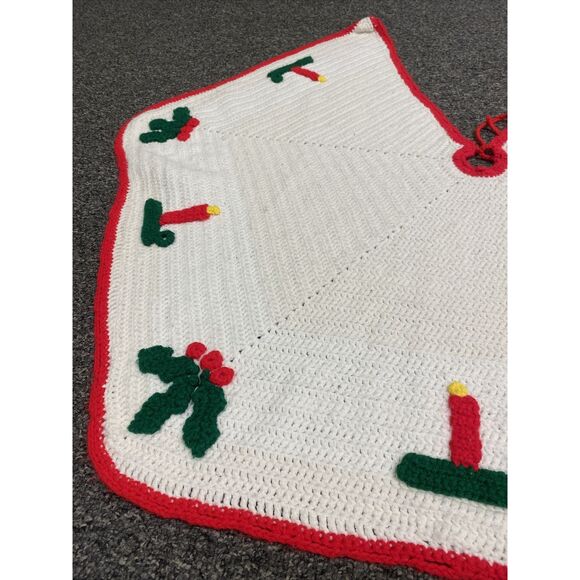 Vintage knit Crochet Christmas Tree Skirt White Red Green 43” Holly Berry Candle - Picture 5 of 5